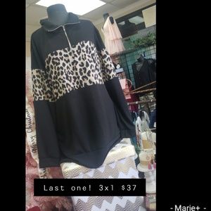 ZIP UP ANIMAL PRINT SWEATSHIRT